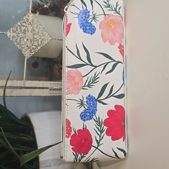 Kate Spade Floral Pencil Pouch With Accessories - Picture 3 of 3